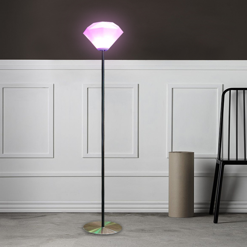 2022 Nynordisk minimalistisk heminredning golvlampa, stående fjärrkontroll RGB LED -golvlampa, kreativ diamant dimbar vardagsrum utomhus trädgård golvlampa med smidesjärn ljus stolpe